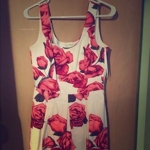 Floral dress. Size 4. Knee length.